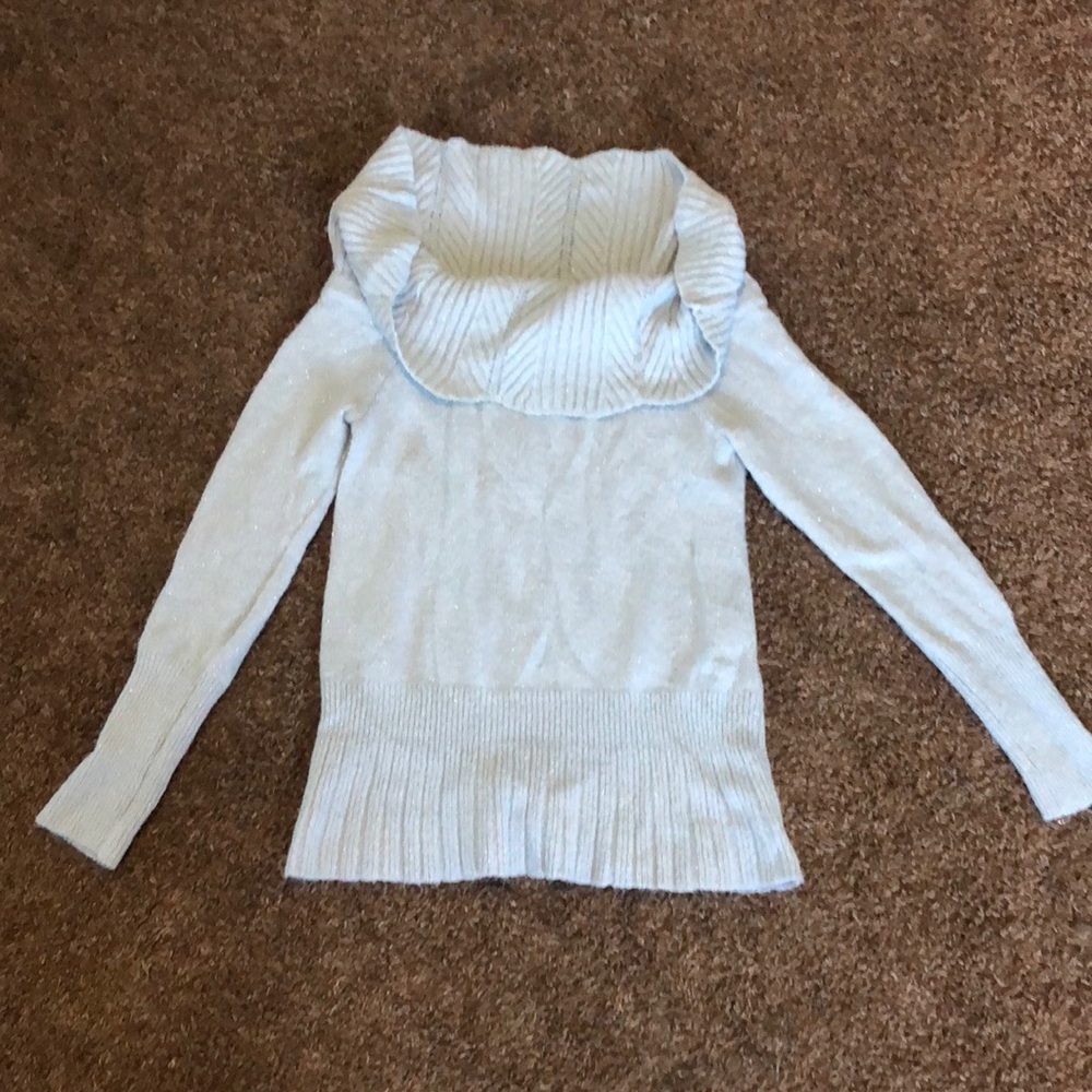 Elle pullover sweater.
